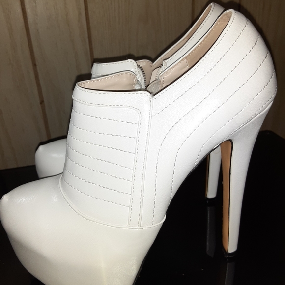 Great pair of cream high heels. - Picture 3 of 4